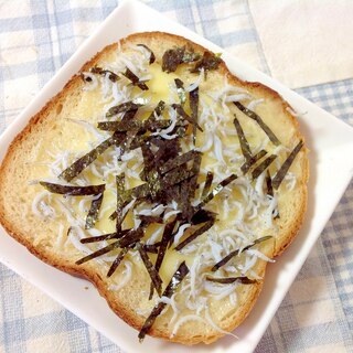マヨチーズのしらすトースト♪(o^^o)